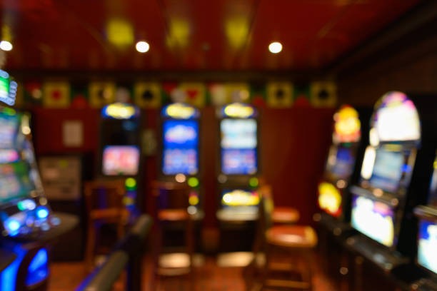 Live Super Sic Bo table interface with betting window and dealer